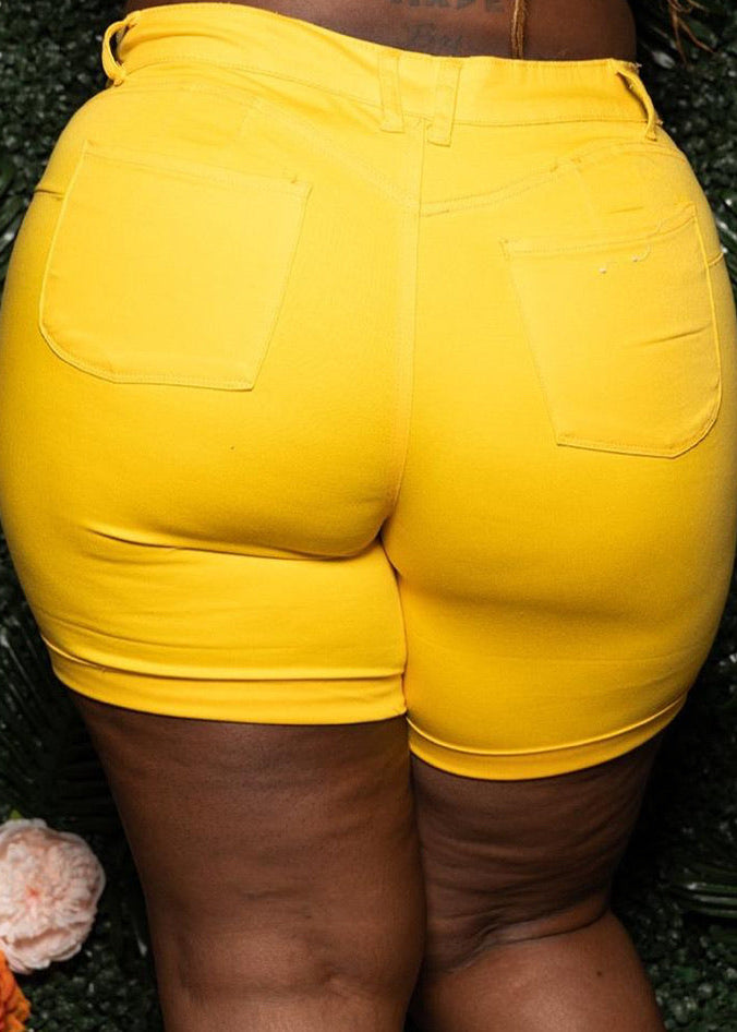 Curvy Kia Shorts
